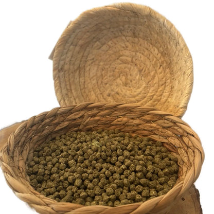 Natural Woven Pet Food Bowl Set for Bunny Rabbits with CNatural Woven Rabbit Food Bowl Set woven basket with rabbit chew toysarrot Chew Toys (1 Basket & 3 Carrots)